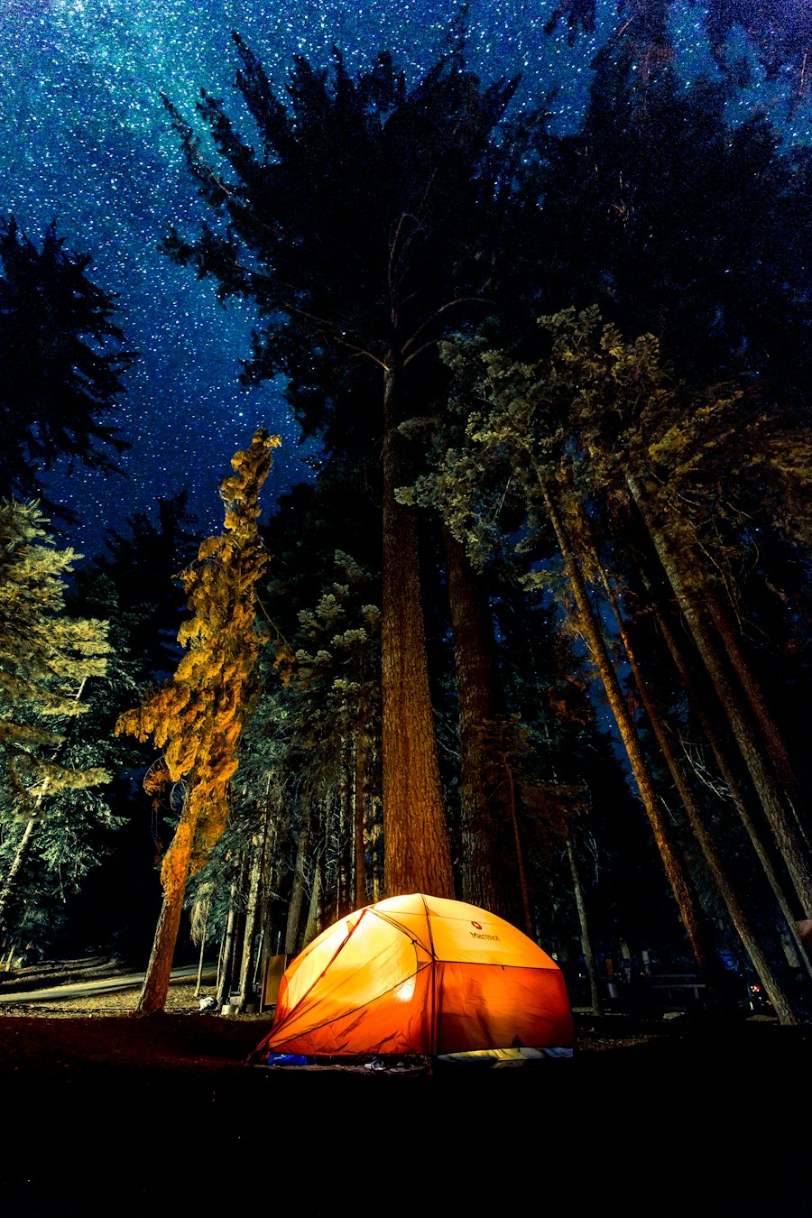 Amanecer en carpa de campamento en los Andes